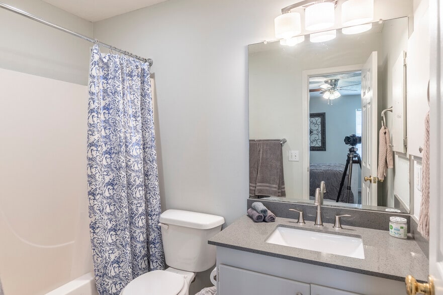 Fully Furnished Full Bathroom - Upstairs - 1255 Louisville St