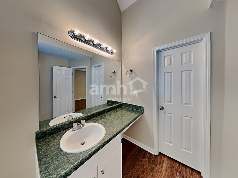 Building Photo - 4445 Tuckahoe Ct