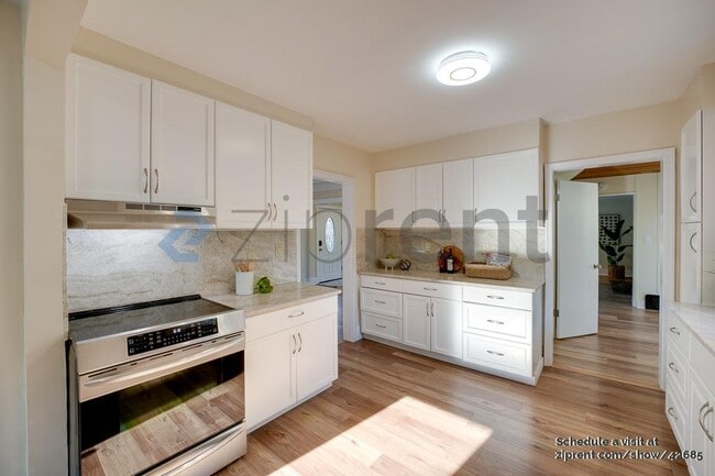 Building Photo - 6541 20th Ave NE