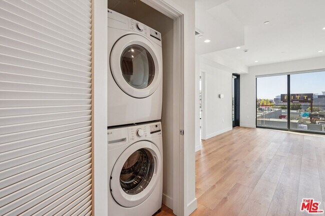 Building Photo - 10431 Santa Monica Blvd