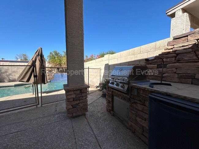 Building Photo - 774 E Maria Ln