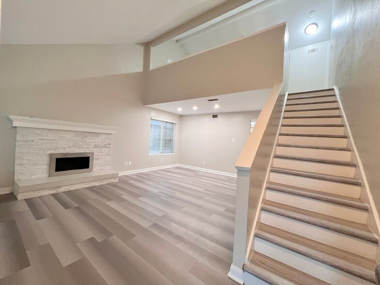 Building Photo - 2313 Placid Dr