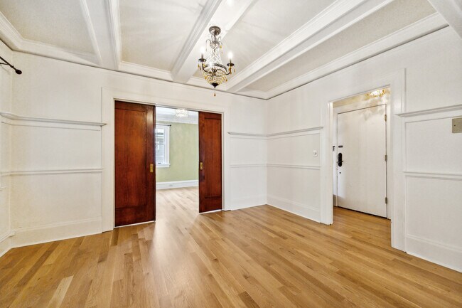 Building Photo - 118 NW King Ave