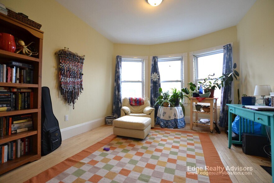 Building Photo - 56 Etna St