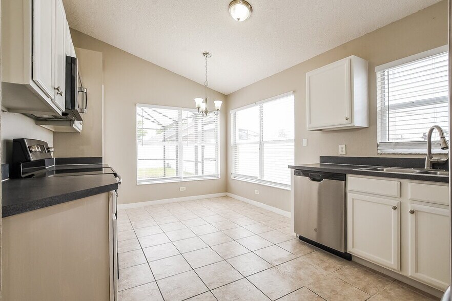 Building Photo - 4616 Falcon Ave