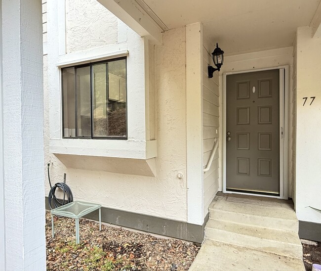 Building Photo - 77 Village Cir