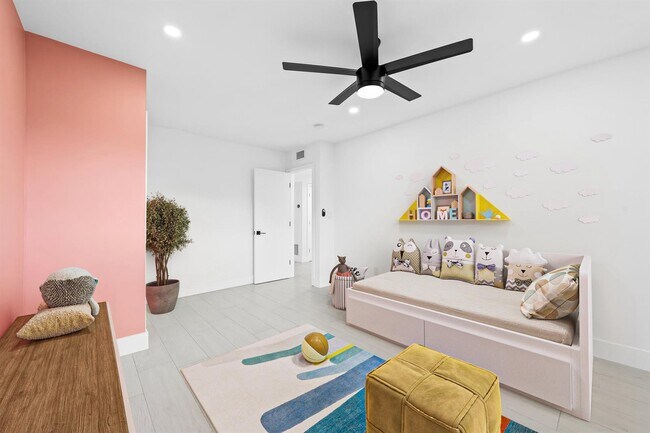 Building Photo - 877 NE 195th St