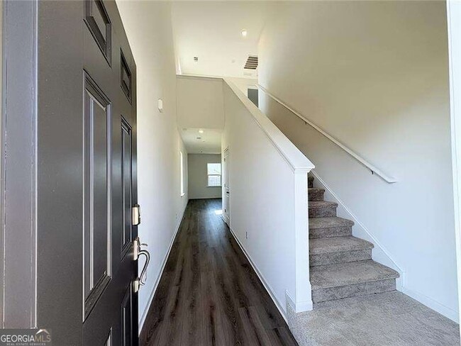 Building Photo - 220 Hickory Rdg Trl