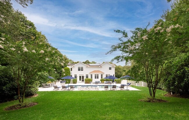 Building Photo - 48 Woodthrush Ln