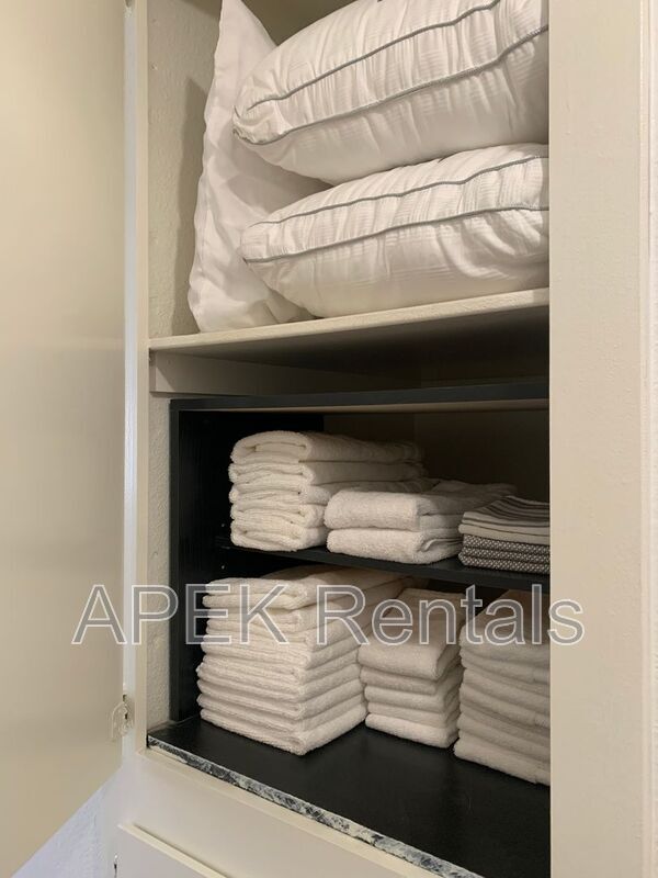 Building Photo - 61493 Desert Air Rd