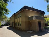 Building Photo - 726 Edgewater Dr