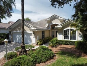Building Photo - Rent a luxurious golf course lifestyle home in Sarasota, FL