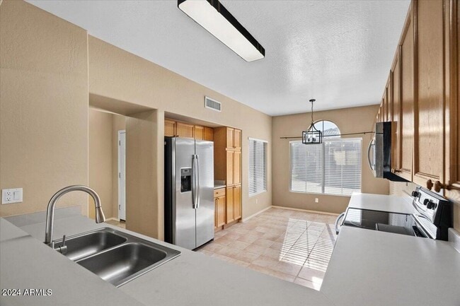 Building Photo - 1310 E Sheena Dr