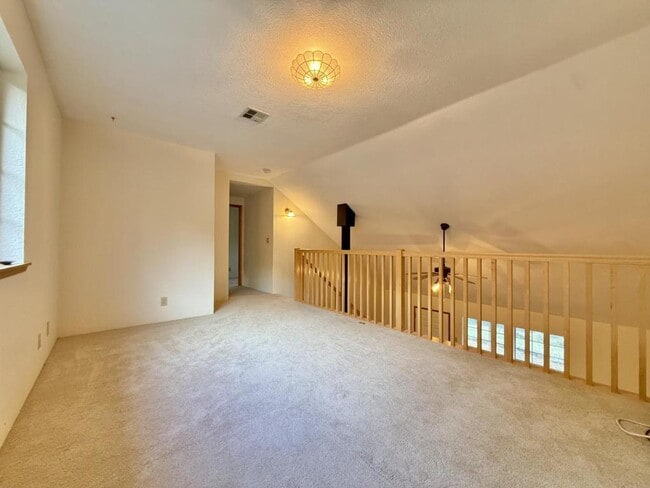 Building Photo - 300 Colonial Dr