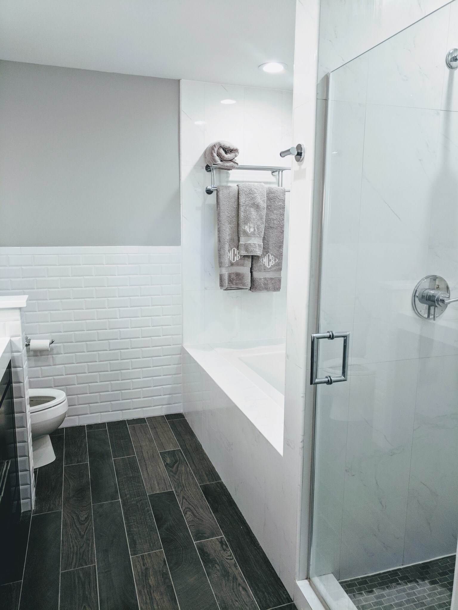 Master Bath - 758 N Larrabee St