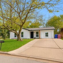 Building Photo - 219 Lynn St