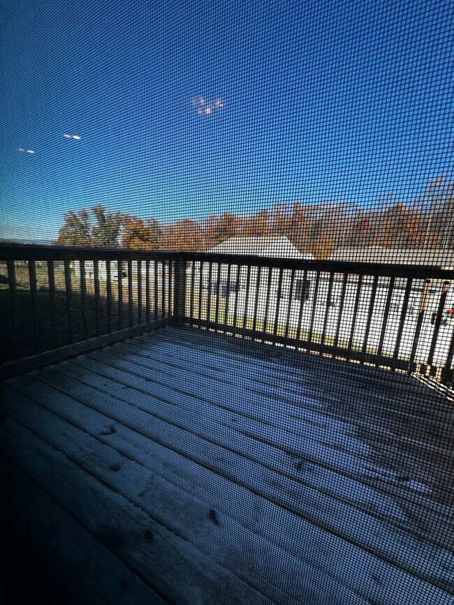 Building Photo - E. Morristown - 3 bed/2.5 bath home with g...