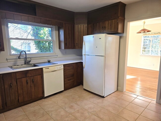 Building Photo - 1831 W 1st St