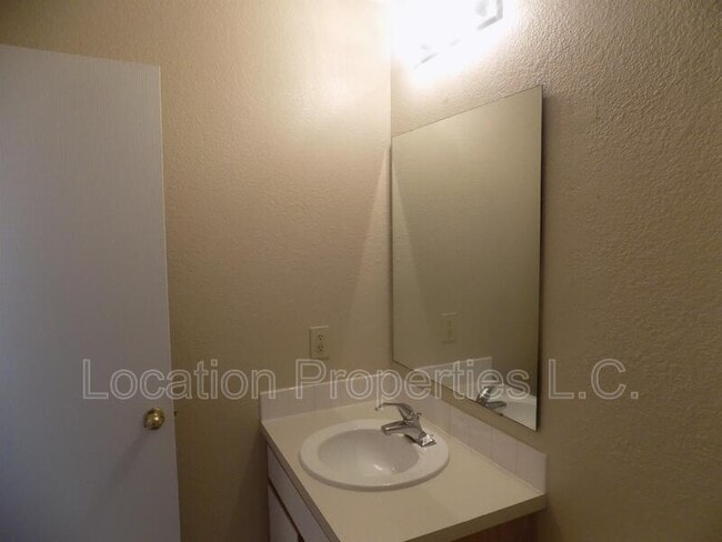 Building Photo - 950 Monterey Way