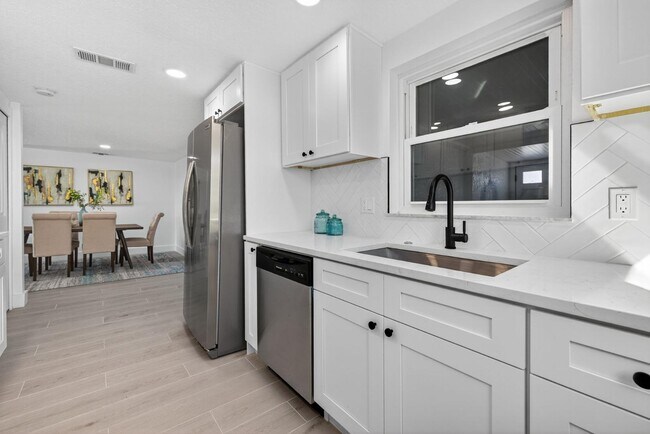 Building Photo - 12734 2nd Isle