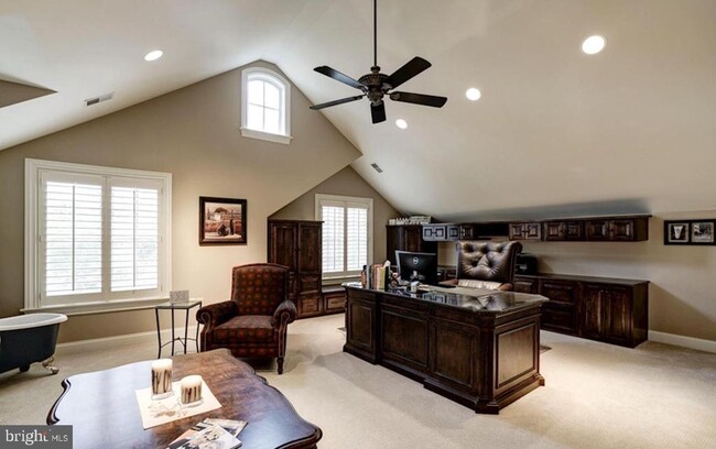 Building Photo - 7841 Montvale Way