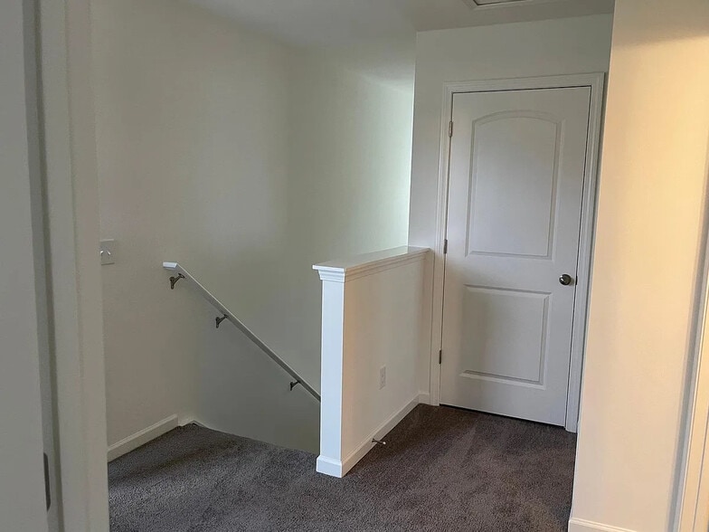 Building Photo - Room in House on Mariners Ct