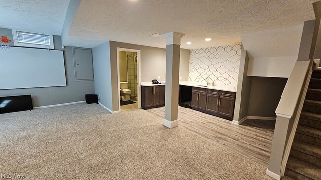 Building Photo - 9337 Ellis Way