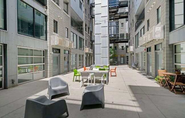 Building Photo - 360 Broadway