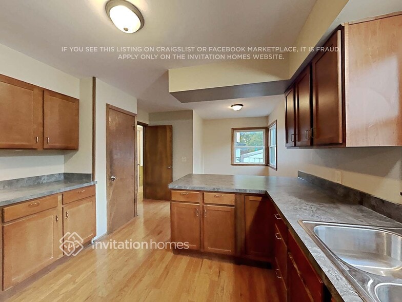 Building Photo - 2006 Texas Ave S