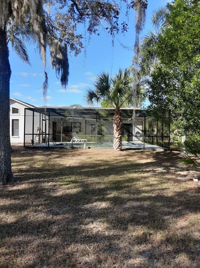 Building Photo - Split Floor Plan POOL HOME