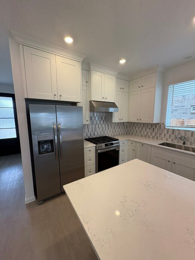 Building Photo - 6419 Seafoam Lake Dr