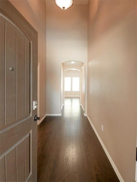Building Photo - 417 Hackberry Dr