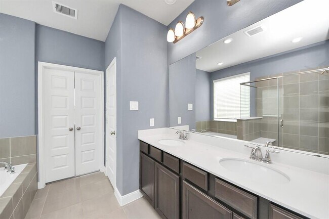 Building Photo - 931 Barstow Dr