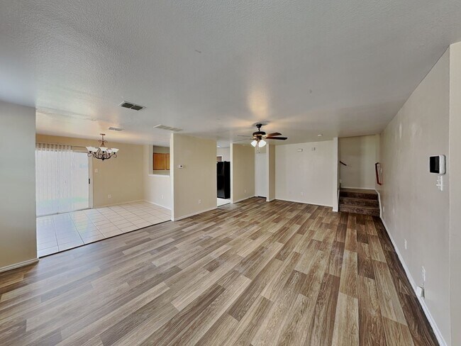 Building Photo - BEAUTIFUL HOME IN BURLESON ISD!