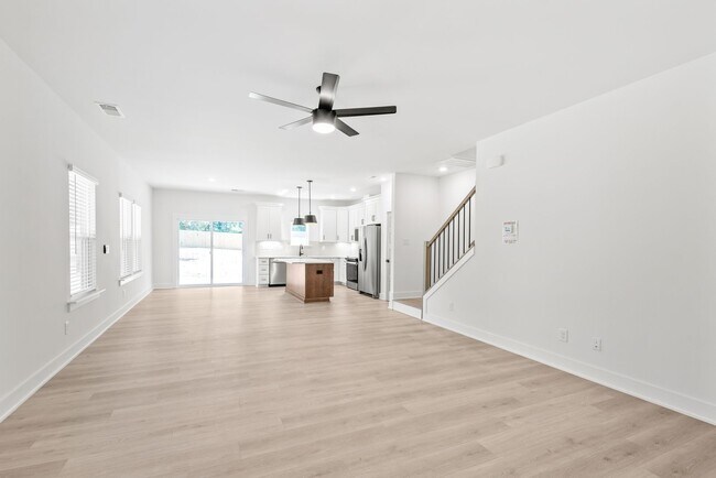 Building Photo - (Coming Soon) Bright & Modern Townhome in Westerly Hills