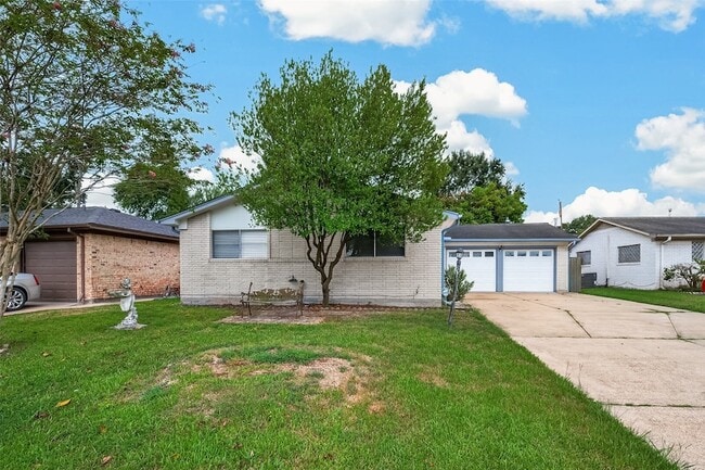Building Photo - 1215 Mosher Ln