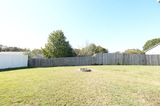 Building Photo - 18007 Lynn Ln