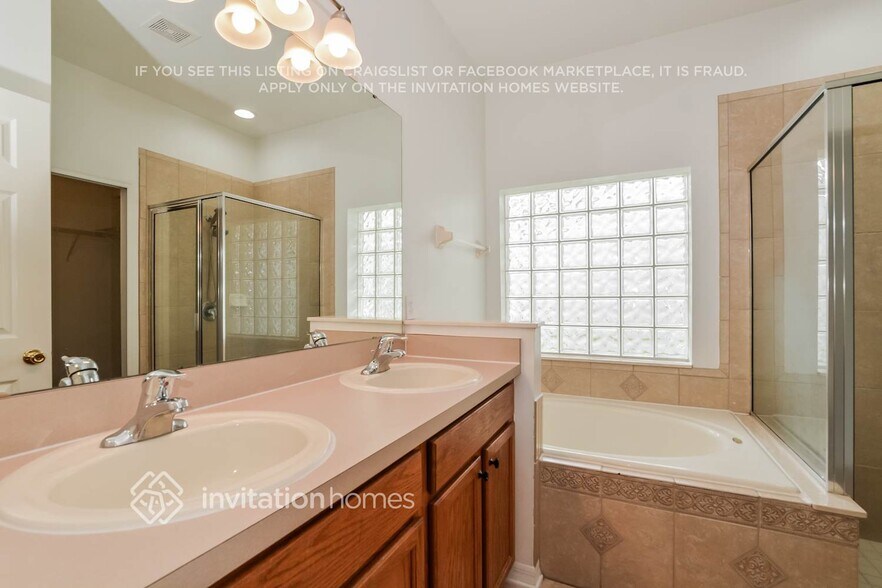 Building Photo - 14711 Sapodilla Dr