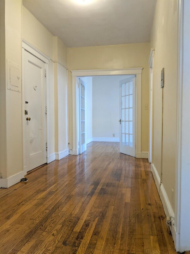 Building Photo - 8 Mellen St