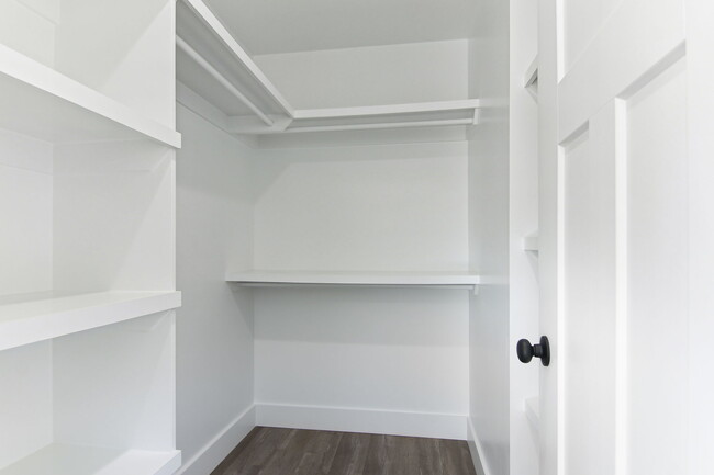 Building Photo - 4056 Cedar Fls Ln