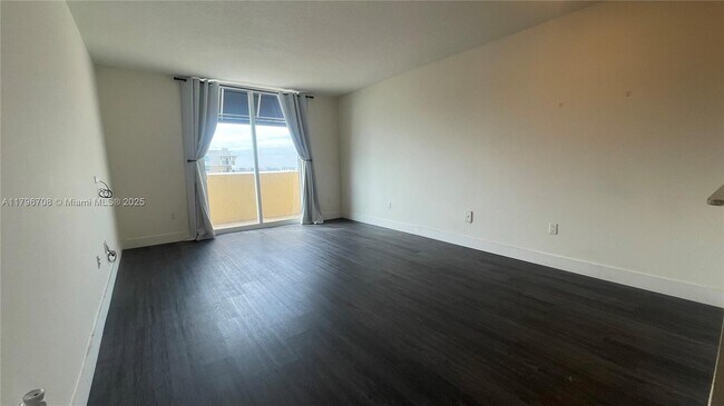 Building Photo - 117 NW 42nd Ave