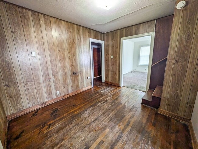 Building Photo - 3170 Roberts Ave