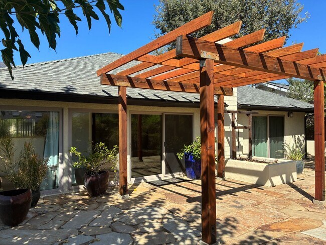 Building Photo - 1105 Del Nido Ct