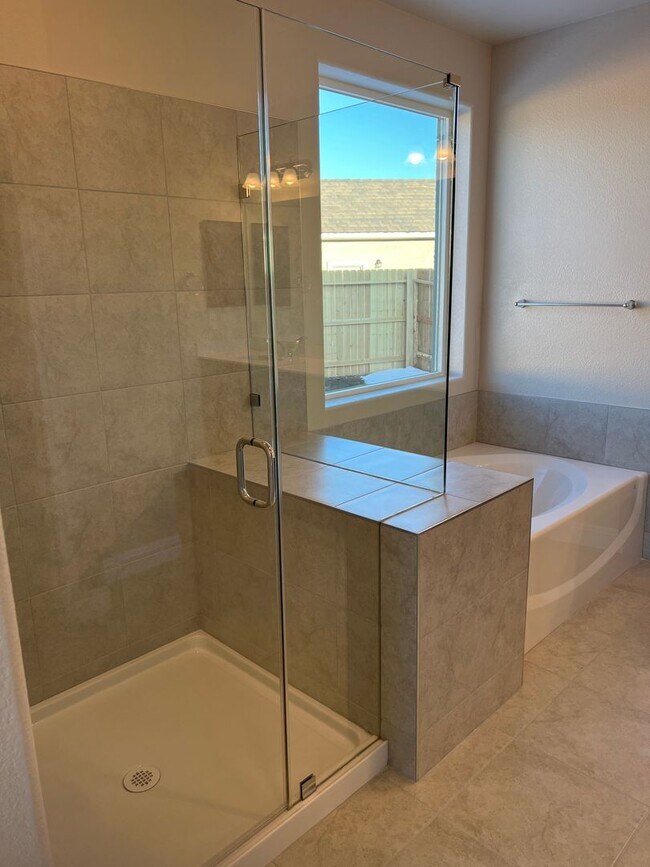 Building Photo - Newer home  in Spanish Springs