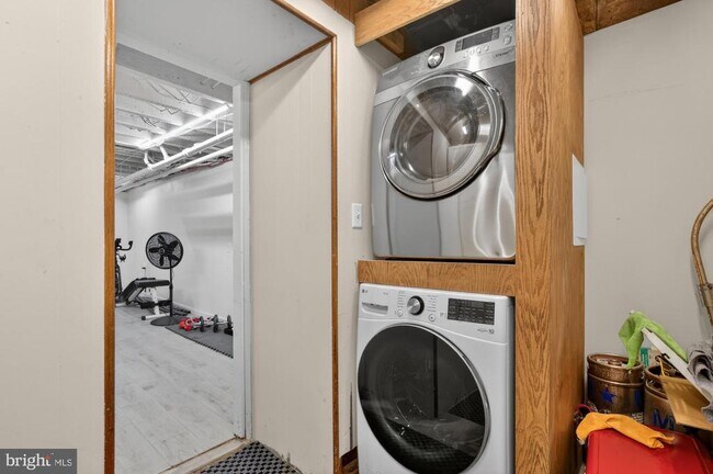 Building Photo - 4315 Lauriston St