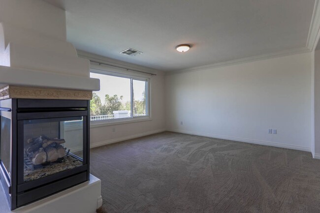 Building Photo - Stunning 6 Bedroom Home With Casita Pool H...