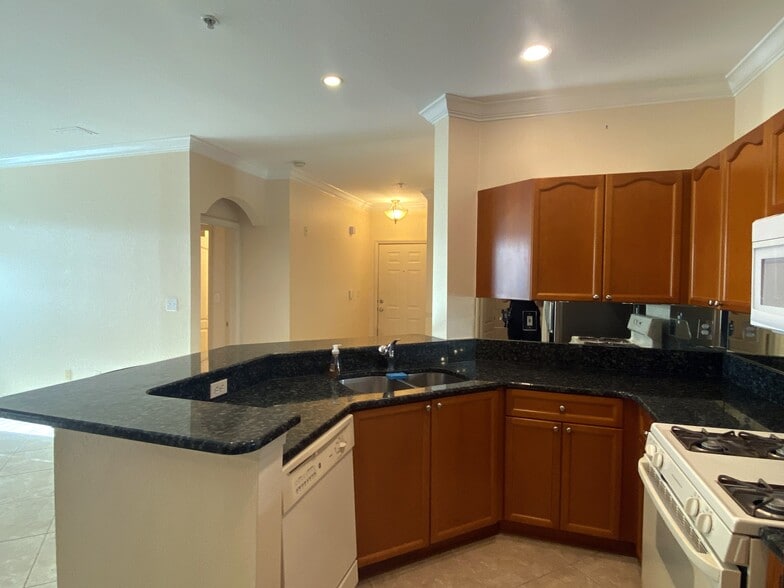 Building Photo - 2709 Via Cipriani #531A