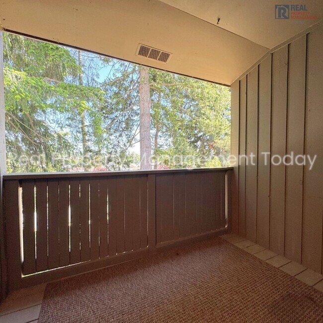 Building Photo - 2 Bedroom Condo in Tacoma!