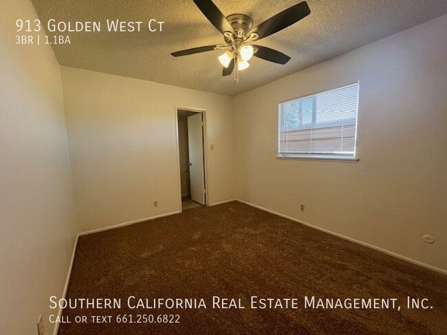 Building Photo - 913 Golden W Ct