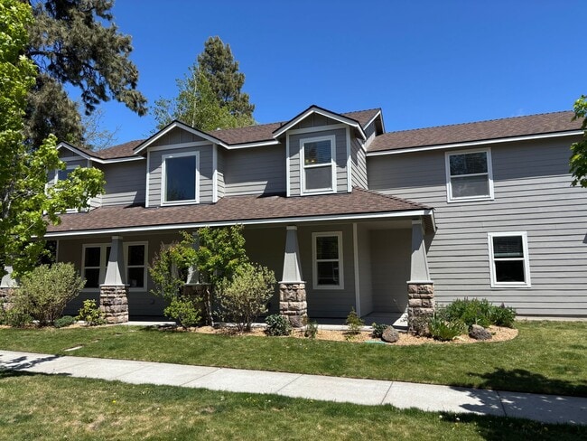 Building Photo - Newly updated home in SW Bend with large bonus room and corner lot!